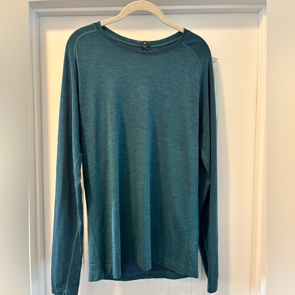 Lululemon Men’s Like New Yoga Shirt Size Medium